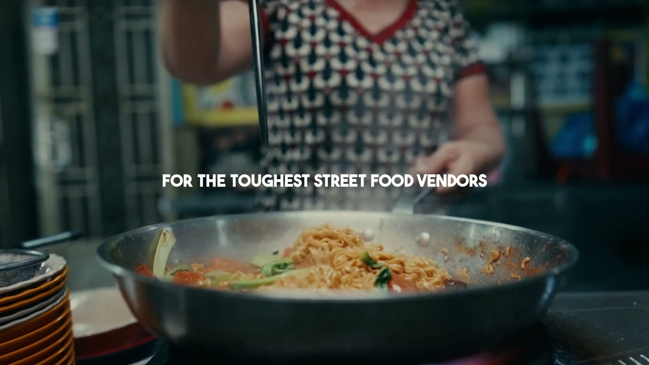 Pan of noodles filmed for the HCookware commercial by Hoang Films